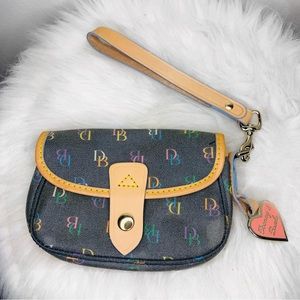❌SOLD❌ VINTAGE Y2K Dooney and Bourke Leather Wristlet Wallet